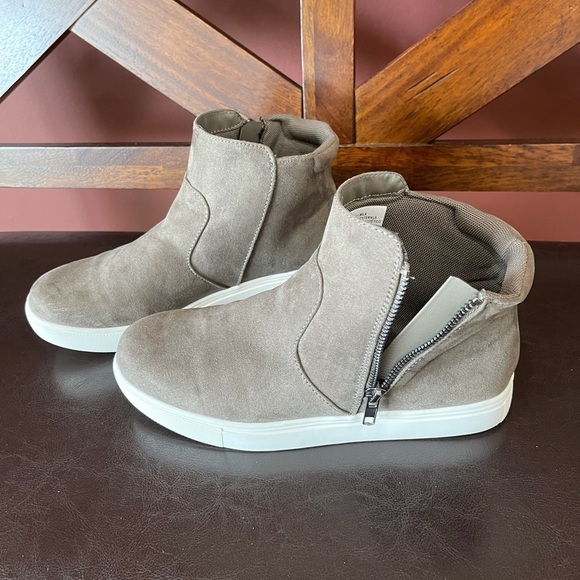 Izod Booties Gray Zip Side Size 7 - Picture 1 of 16